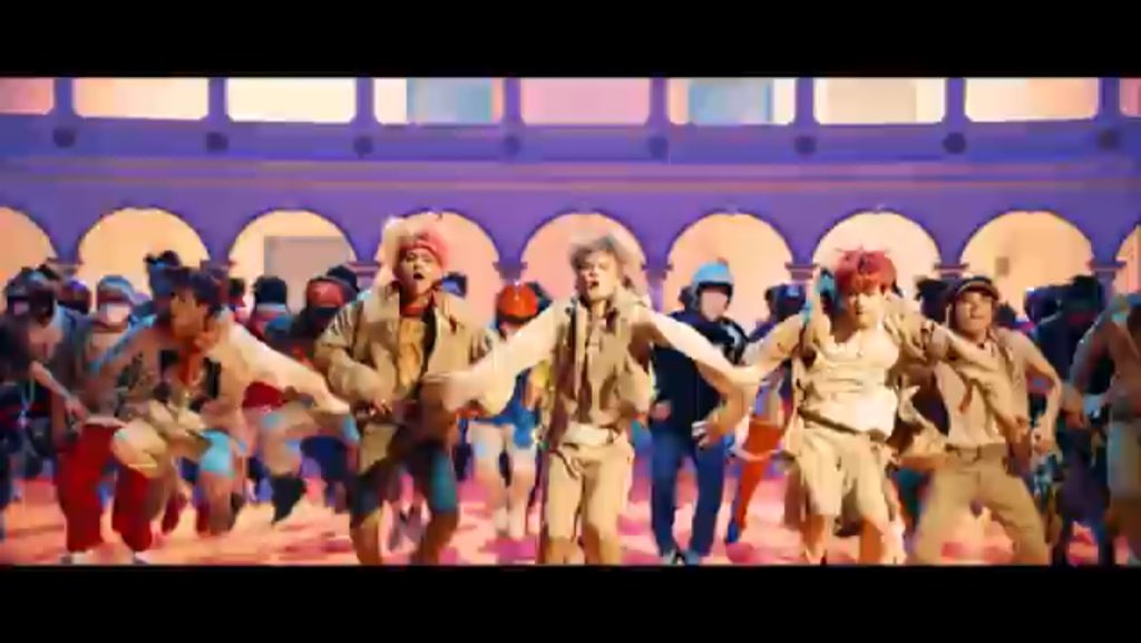 shei_sofia's tweet photo. TREMENDO TEMAZO, es una obra de arte 😍
LPTMR no puedo asimilar lo que acabo de ver 😭fue tan hermoso

#ArmyPijamadaParty #AnswerInComing 
#AnswerIsHere 
#IDOL
#LOVE_YOURSELF_結_Answer [@BTS_twt] https://t.co/NVPb5tMV9q