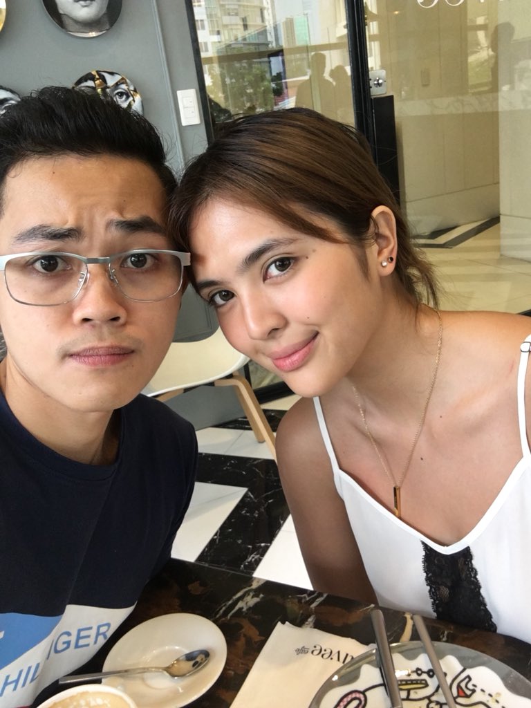 orlandzzz's tweet photo. Sofia treating me on my birthday 
#SOFIAbulousAt20 https://t.co/szkRuNvsLs