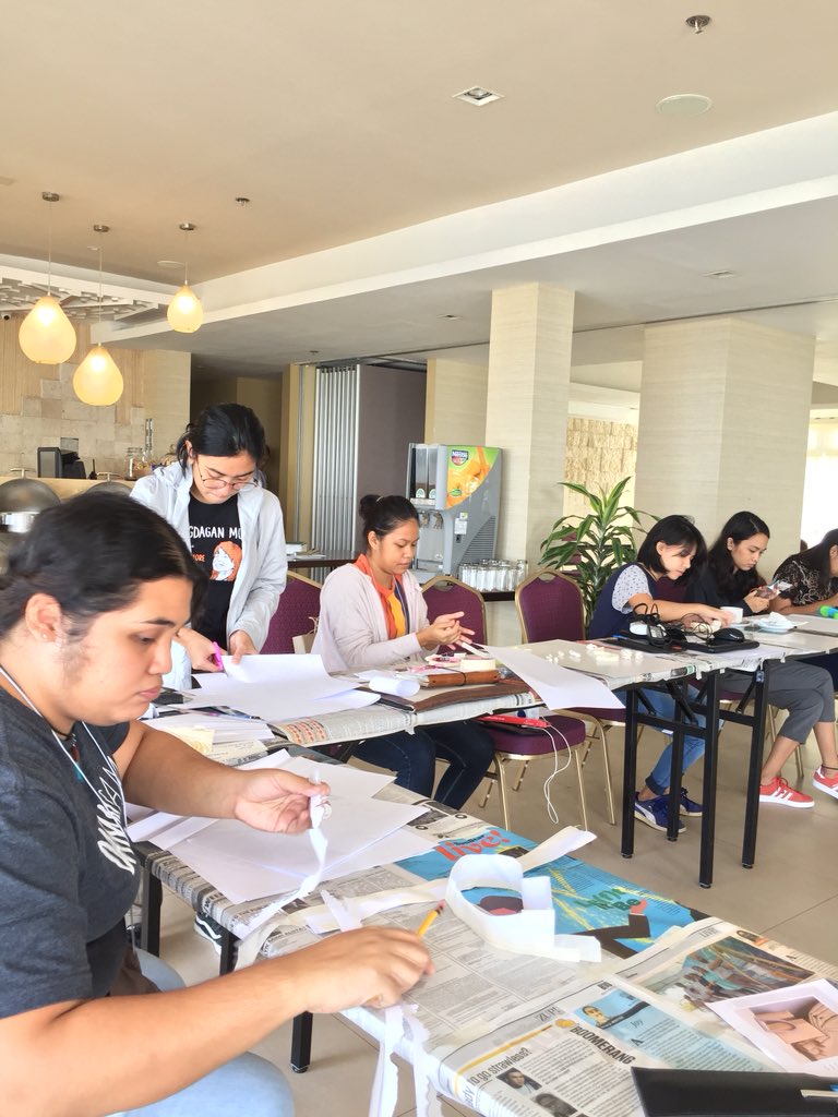 DTIDesignCenter's tweet image. Day 3: The designers are now all set for a detailed assesment of the fruits of their labor by a panel of senior specialists. 

Stand by for more updates!

#DesignCenterPH #RegionalDesignersBootcamp #RDBRegion7 #RDBCebu #RDBDesignCritique