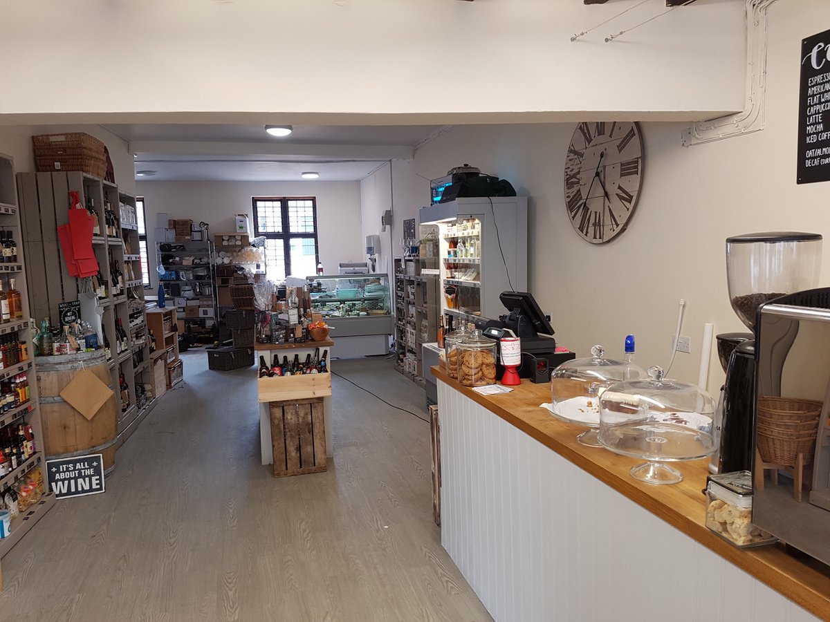 Greyfriarsvine's tweet photo. It's #BankHolidayWeekend, and @GodalmingFood has just reopened at number 101, check those guys out, best coffee in town and really good selection of food and #englishsparklingwine #englishwine #FridayFeeling https://t.co/nwvPopFEsA