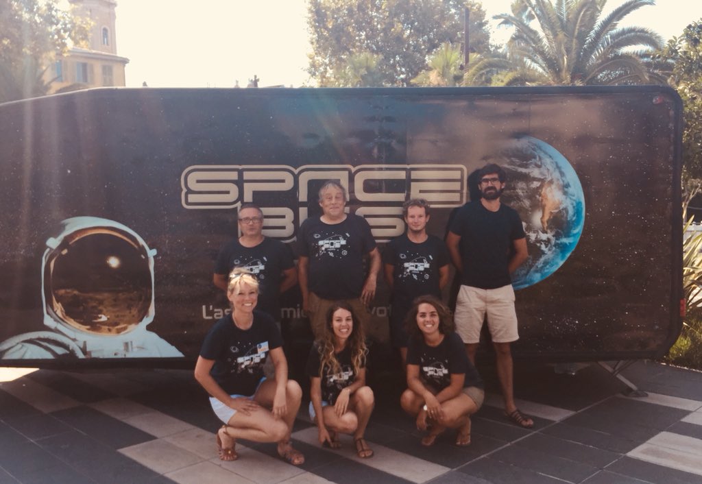 AurorePoret's tweet photo. La Space Team vous attend Ă Nice! Dernier jour du #Spacebus Tour ... Merci aux partenaires sans qui cet Ă©vĂ©nement nâaurait pas lieu et aux mĂ©dias qui le suivent depuis le dĂ©but đđ #SpaceExpĂ©rience #SpaceAventure #RĂ©gionSud @SpaceBusFrance @TabiTab8 @Obs_Paris @dmna92 @25hProd https://t.co/twYcYIvhj5