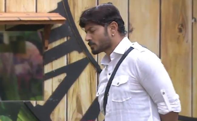 klapboardpost's tweet image. #BiggBossTelugu2 Captain: #DeepthiNallamothu Or #Kaushal?
#KaushalBB2Hero #KaushalArmy #biggbossteluguvote  #KaushalArmyDontSplitVotes 
Read Here===&amp;gt; bit.ly/2MuNeeb