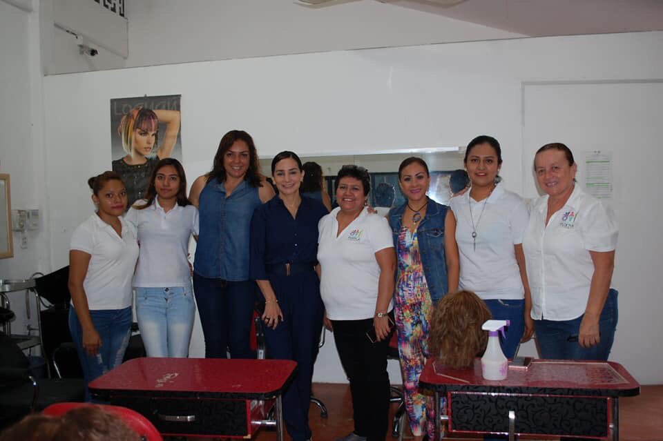 TuxtlaDIF's tweet photo. A fin de conocer el relevante trabajo que efectúa el CEDECO Francisco I. Madero, la presidenta del DIF Tuxtla, Patricia Cantoral de Molano, recorrió las áreas de capacitación, así como en el Consejo de Ancianos, Trabajo Social y otros espacios de atención. https://t.co/C1VoDTyujd