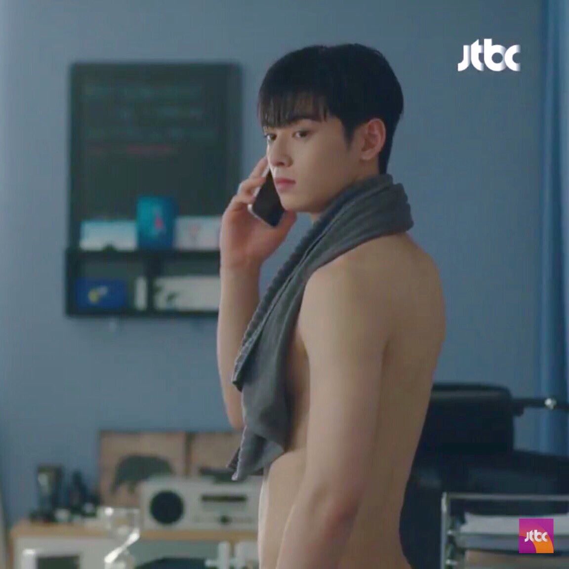 JTBC blessing us with a topless Do Kyung Seok #MyIDisGangnamBeauty #ChaEunW...