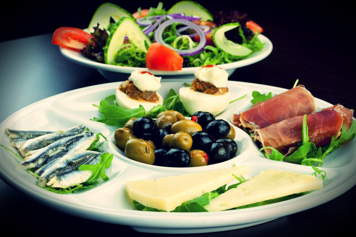 TapasCasa's tweet photo. We absolutely love our #Menu with plenty of cold #tapas dishes that are perfect for the summer🌞
#olives #curedham #summertime #anchovyfillets.
Enjoy the weekend everyone! https://t.co/YHuvl4lwFk