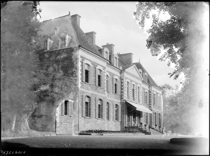 Saviez-vous que le Château des Pères a été incendié en 1432? 
Découvrez sur notre site internet l'histoire d'un lieu qui a su conserver son âme à travers toutes les époques.
#chateaudesperes #patrimoine #bretagne
chateaudesperes.fr/le-domaine/his…