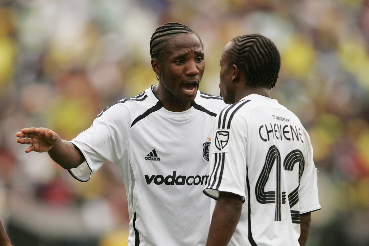 DiskiBattles's tweet photo. #FlashbackFriday - Teko Modise x Bennet Chenene
#AbsaPrem #Chenene #Throwback #Flashback #Duo #Modise #OrlandoPirates #OnceAlways #WhatHappenedToThatBoy https://t.co/v9Aia9XLYd