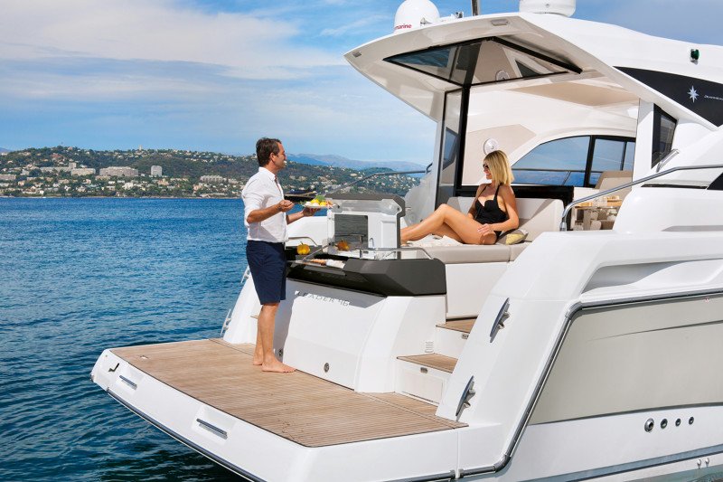 JeanneauAmerica's tweet photo. With a high performance hull, generous exterior spaces, and an innovative interior --- the Leader 46 has a lot to offer. LEARN MORE > https://t.co/XQqXIBZR1z #GetToKnowJeanneau https://t.co/l0RZWpE5pS