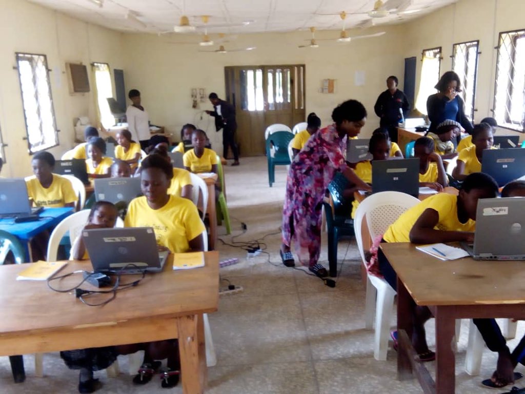 Pearls_Africa's tweet image. More from #GirlsCoding Jos! Reminds us of when we started in Lagos, most especially the logistics of getting laptops, interviewing girls and their parents, facilitators, generator for power supply........we are thankful