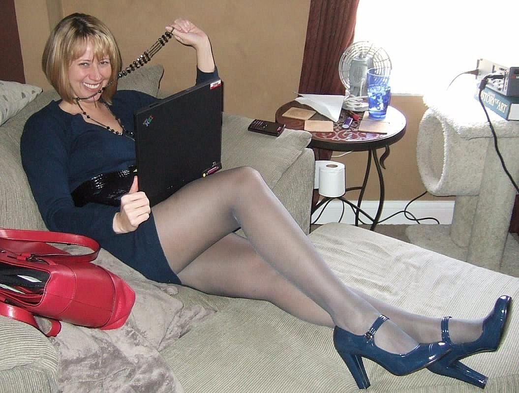Candid Legs na Twitterze: "Mature Woman With Very Long Legs 
