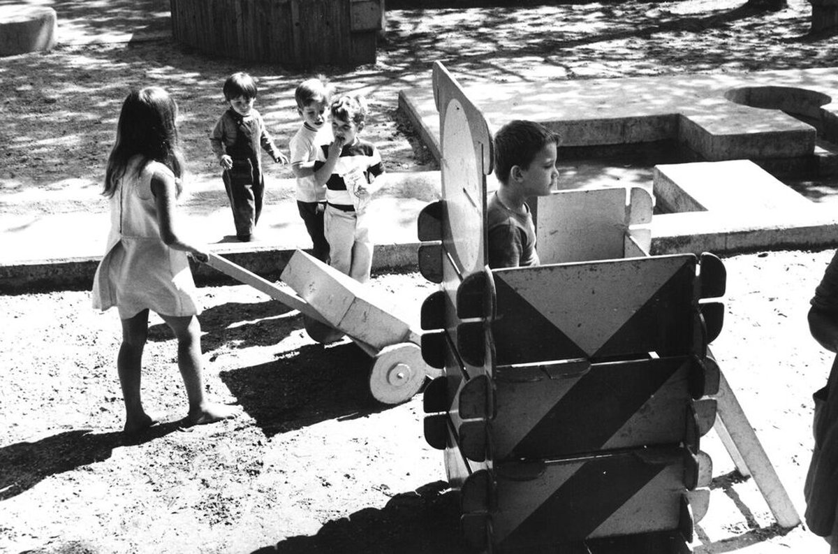 DunnArchitects's tweet photo. Great article from @Arch_Today Space to Grow: @LangeAlexandra's rich study of design for childhood provides both inspiration and warnings for those in the field, finds Barbara Kaucky https://t.co/rKDjOBZS1g https://t.co/zIUJNbU5Gn