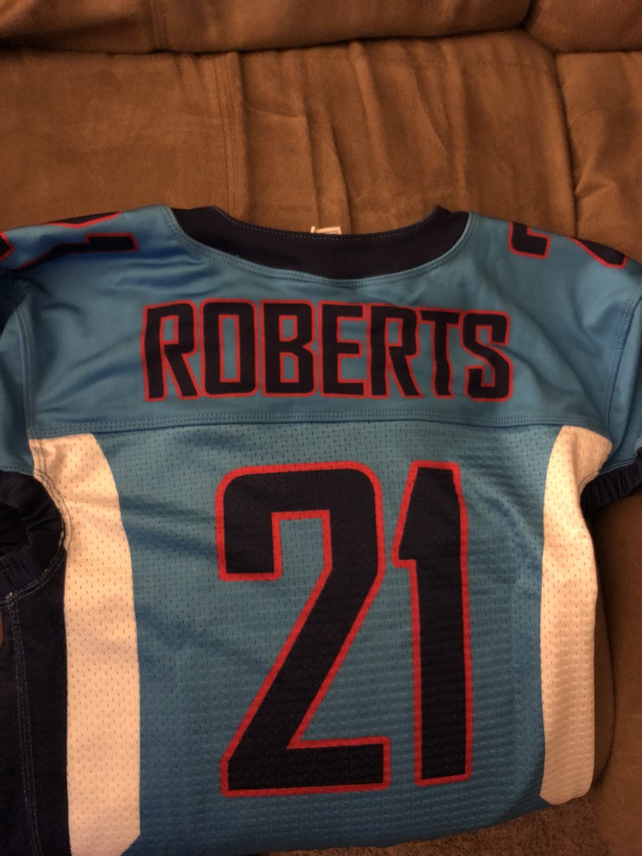 oes_mama2's tweet image. He’s officially ready for some football!!!! #aRob #popwarnerfootball   @frankgore #21 #runningback #linebacker #heplaysbothsides #futureNFLplayer