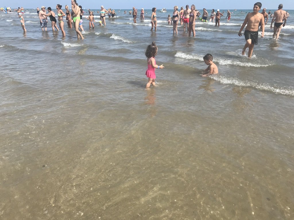 AlbergoRiminese's tweet photo. a #Rimini si balla, si gioca e si MANGIA 😎
e tu cosa fai... 🤔 stai a casa?
https://t.co/KpJGb0os0r https://t.co/PD7zUKj0Kz