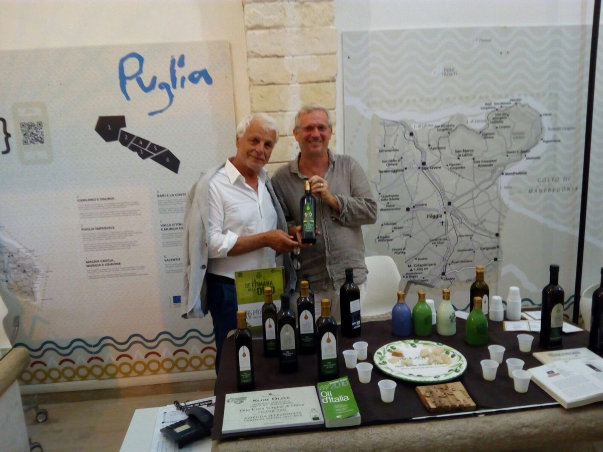 ComuneDiVieste's tweet photo. #24agosto Tra i grandi ospiti della nostra cittadina si aggiunge MICHELE PLACIDO, attore, regista e sceneggiatore italiano di livello internazionale. Ha fatto visita al Info Point #Vieste degustando l’olio extravergine di oliva della nostra terra
#WeAreinPuglia #weareingargano https://t.co/WQgVyk2peW