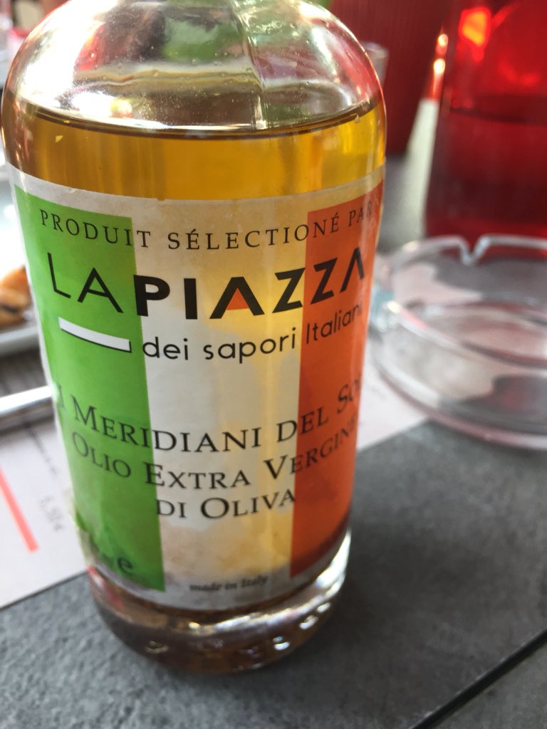 CTabusso's tweet image. Niveau ôrtografe on repassera n’est-ce pas @Bescherelle (mais la #pizza était bonne!)