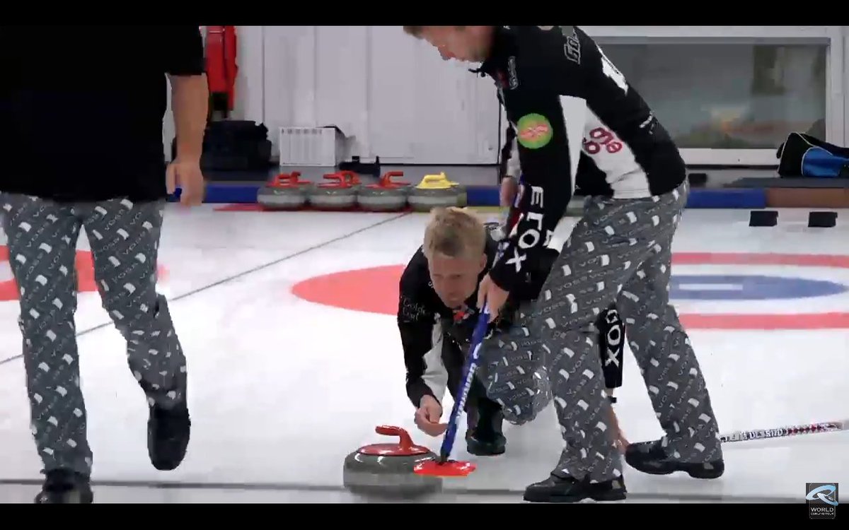 Sandy_NM's tweet image. The Pants are back!! 💖💖💖 #curling #BadenMasters