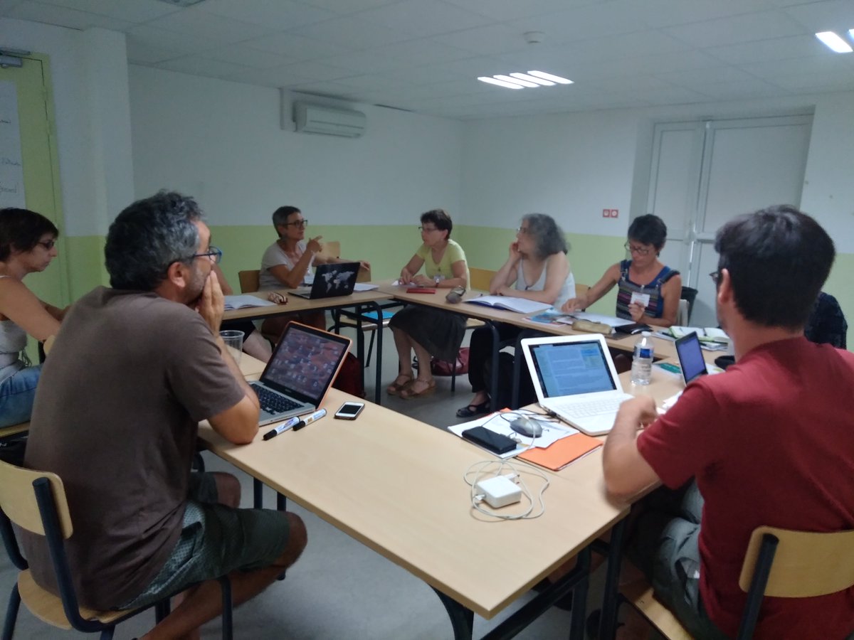 CahiersPedago's tweet photo. De belles rencontres....
Portraits sur le vif d'animateurs des Rencontres d'été du CRAP @CahiersPedago #ReCRAP2018
"Animateur aux Rencontres, ça consiste en quoi ?" par @laurencedesmis
https://t.co/HL1xgtEBGP https://t.co/9QfI9DGCcI