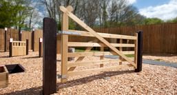 Duchy_Timber's tweet photo. Did you know that all #DuchyTimber products are made on site at our sawmill in #Lostwithiel #Cornwall? Our craftspeople expertly produce each piece to have an expected service life of 15 years. Now that's quality! 👌 See all products on our website: https://t.co/CUlfNSiIPv https://t.co/VktaLqaEDN