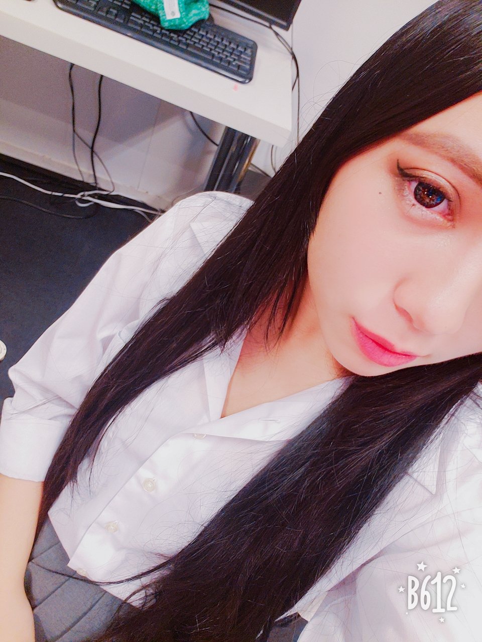 美神ラリサ パラレルドリーム 外国人風メイク ももちゃんがやってくれたの 1 2枚目 外国人風メイク 3枚目 すっぴん 4枚目 普段メイク やばいよねこの外国人感 いい感じ ハーフ 外国人風メイク T Co 2akzml8hbq Twitter