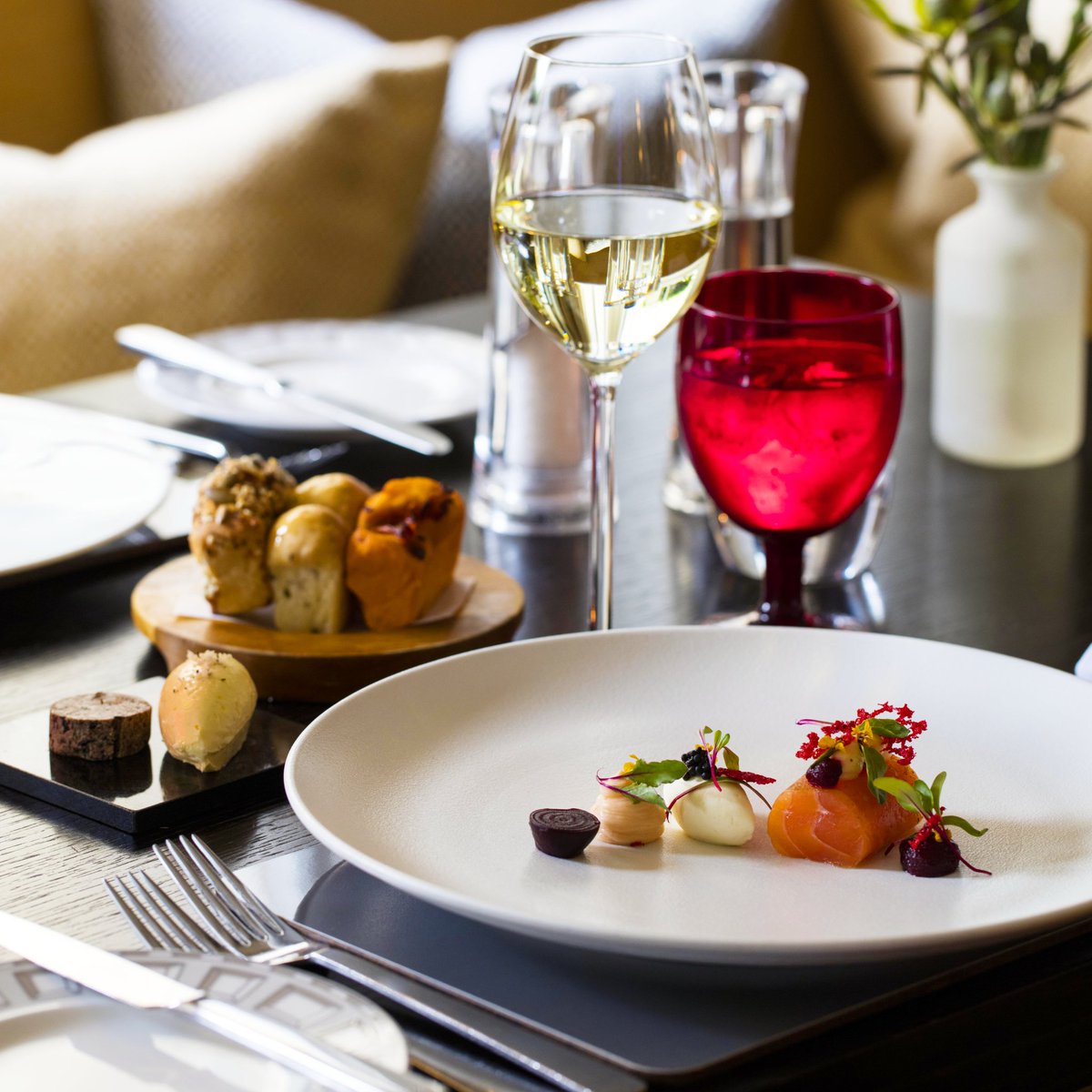 Lunch is served in Dan Moon at The Gainsborough Restaurant. 🍽🍷

#YTLhotels #LHW #LeadingHotelsoftheWorld #FineDining #DanMoon #Delicious #Foodie #BathEats