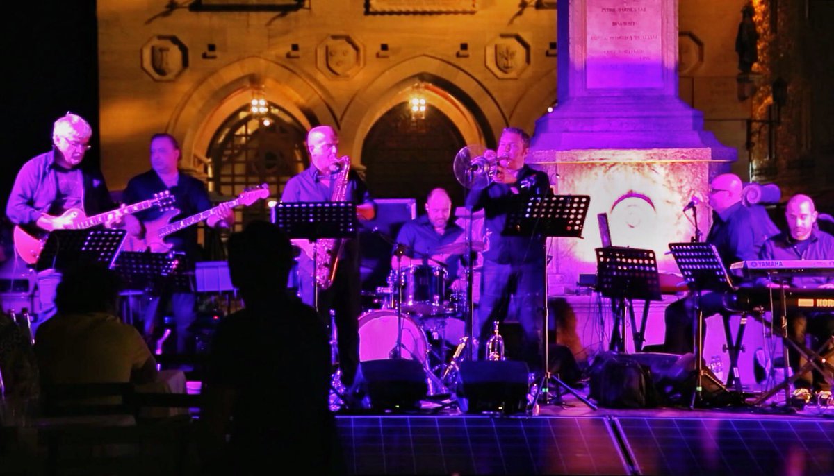 TrackandFieldSM's tweet photo. PAPIK:“Sempre un piacere tornare a San Marino”. La band che ha composto la colonna sonora di Lupin III – L’avventura italiana, torna a San Marino. Sabato 25 agosto, ore 21:00, piazza della Libertà #followingLupinIII #SMR #ComicsRUN @sanmarinocomics @VisitSanMarino @telecom_anime https://t.co/dJEnGjCRyi