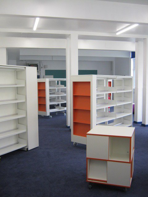 HVCLRC's tweet image. Wow - look at this @hvcollege ! Just a bit of refilling to do and we&apos;re away ...  
Aren&apos;t we going to be the talk of the town when the new term starts? 
  #libraryrefurb #demco #probablythebestlibraryintheworld