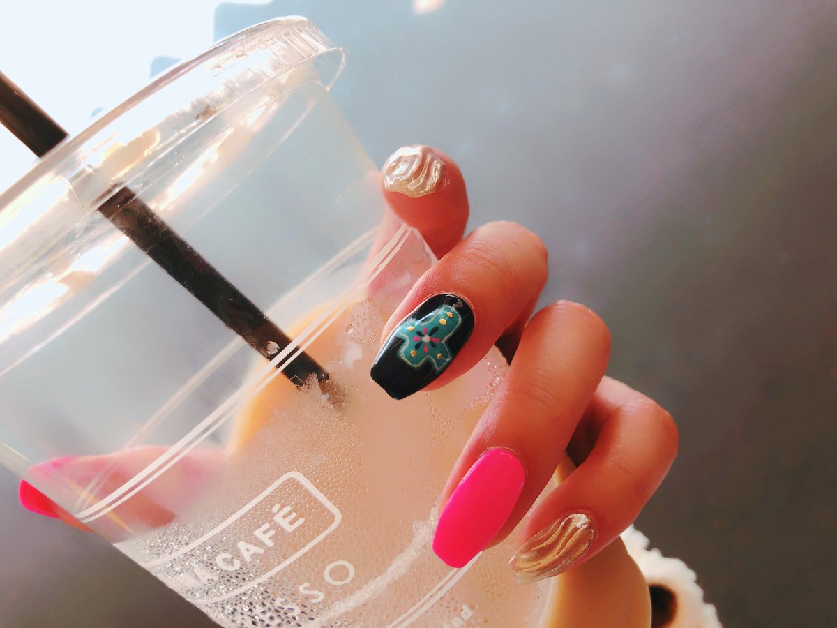 まにゃ New Nail 手書きクﾛｽ3dウｪｰブミﾗｰネｲﾙ ずーっとやりたかった 3dウェーブミラーnail 手書きクロスnail が 可愛すぎてお気に入り Hand 1本づつご紹介っ お得なクーポン情報 有 Blog T Co No3mqg9pct T