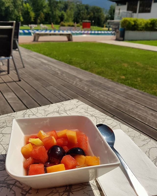 Es ist Freitag! Und in unserem Bistro wartet ein frischer Obstsalat darauf euren Start ins Wochenende zu vitalisieren 😋🍉🍇🍍
.
#asiaspaleoben #genuss #gesundundlecker #energietanken #energielieferant #stärkungzwischendurch #bistro #leoben #hochsteierma… ift.tt/2MslTct