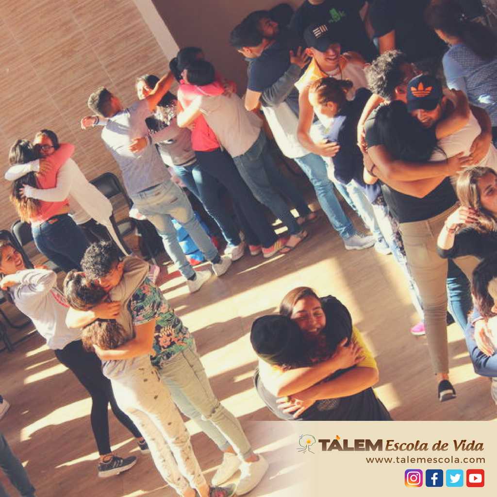 TalemEscola's tweet photo. Qué gente más preciosa... 🤩

#talemescola #talem #talemescueladevida #CUDEC #Hellinger #HellingerSciencia #BertHellinger #CrecimientoPersonal #DesarrolloPersonal #CreixementPersonal #Taller #hugs #abrazos #DESPERTAR

https://t.co/FAMNDOsKoa https://t.co/AgMqeOfBhm