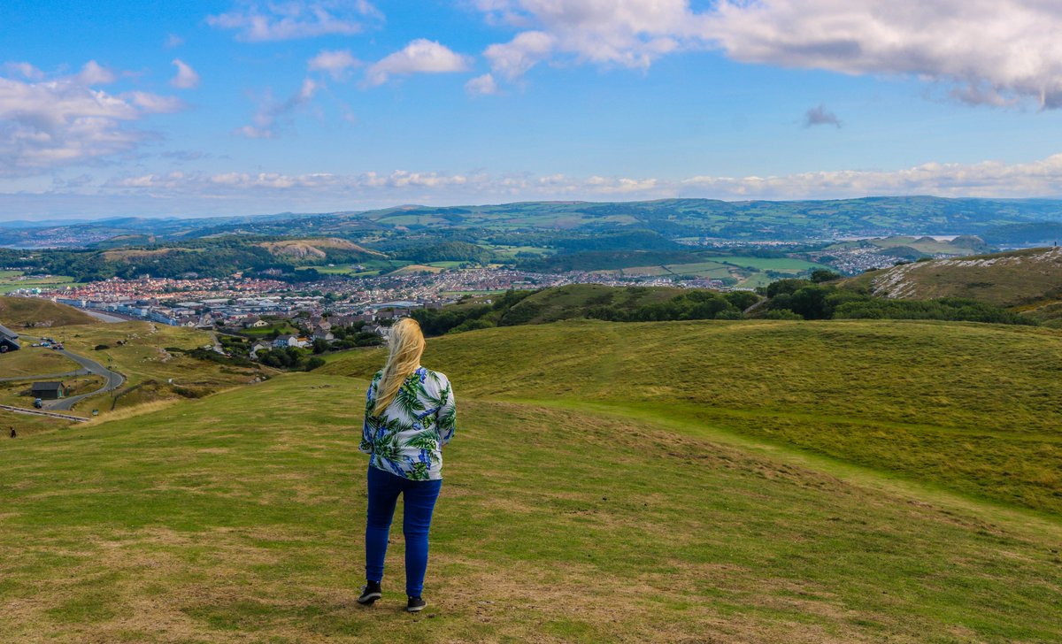 pip_says's tweet image. #travel lovers! Have you been to The Great Orme in North #Wales? This gorgeous limestone headland is great for hiking &amp;amp; picnics. Take the cable car up for stunning views of Llandudno, or ride all the way up on Britain's only cable-hauled street Tramway! #travelblogger