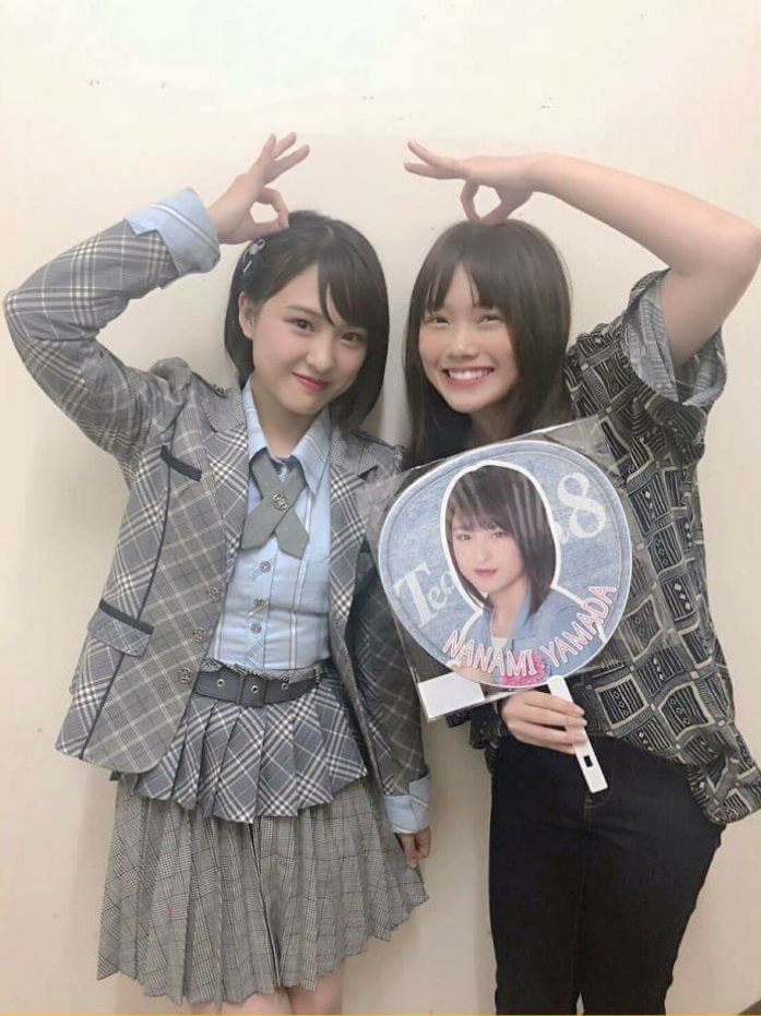 hiroron_517's tweet photo. 皆さん、お疲れ様です✋
今日も呑むぞ～(*-`ω´-)９ 🍷

今日のツマミはteam８山田菜々美さんと天使のようなエイターの女の子です💕(+カッコイイ国旗見つけた！)

#THAILAND 🇹🇭🐘👑
#MusicBNK48 
 #ทูตสวรรค์แห่งประเทศยิ้ม ʚ❤ɞ
#NoMusicNoLife 🎵
#kawaii ♥
#คนไทยเป็นคนที่อ่อนโยนที่สุดในโลก https://t.co/fPWudLGurU