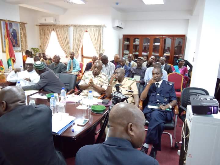 esharing2016's tweet image. Retro Mercredi 24 Aout 2016, s'est tenue la réunion de signature d'accord pour harmoniser les actions des acteurs liés à la problématique de la sécurité routière et des assurances en République de Guinée.
Organisateur: #APAG2016
👇
m.facebook.com/story.php?stor…