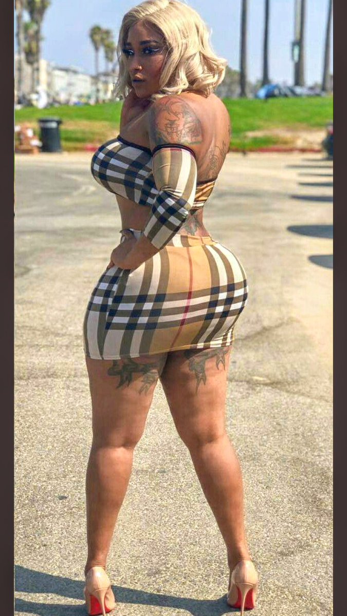 OnesThick's tweet photo. #thick #ass https://t.co/rE1IoUhWI0