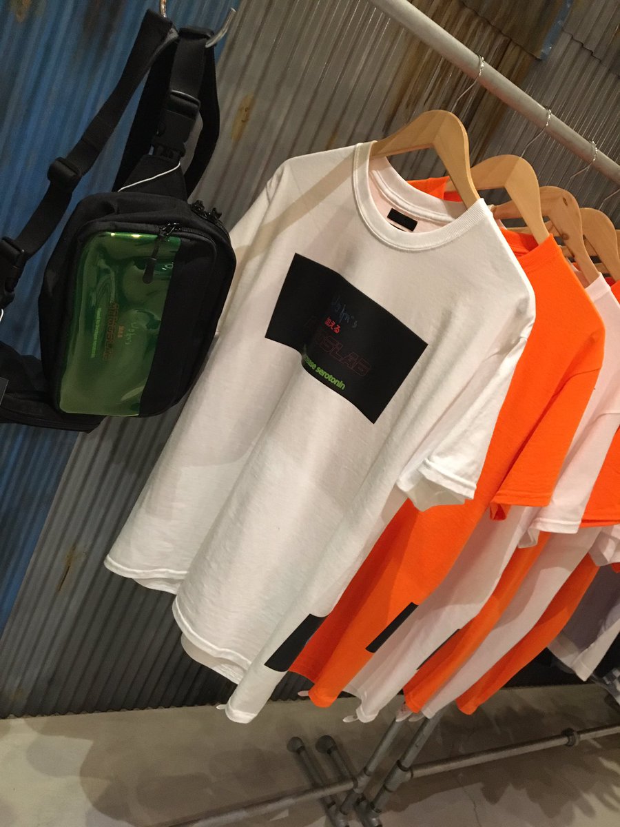 dezik1004's tweet photo. 明日25(土)12:00より発売!
数に限りがありますのでお早めにお願いします‼️
店頭では新品古着共に絶賛SALE中ですのでそちらも宜しくお願いします☺️
Tシャツ
¥5940
BAG
¥6480
#johnsbyjohnny #atmoslab #sale #new #used #新品 #古着 #セール https://t.co/DIwBVRgNNG