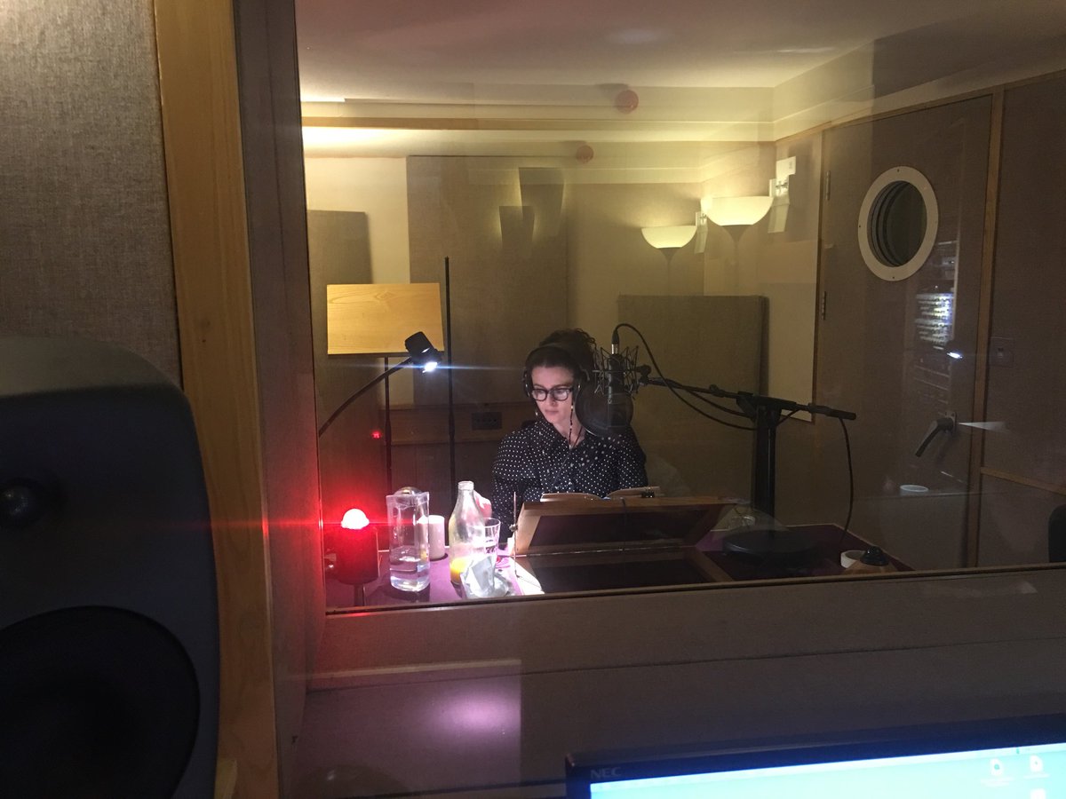 “I love reading poems aloud. It's like ironing for the soul.” Helena Bonham Carter said this. When she read A Poem for Every Day of the Year. Out now, by the way if you would like her to read you a poem a day.
amazon.co.uk/Poem-Every-Day…