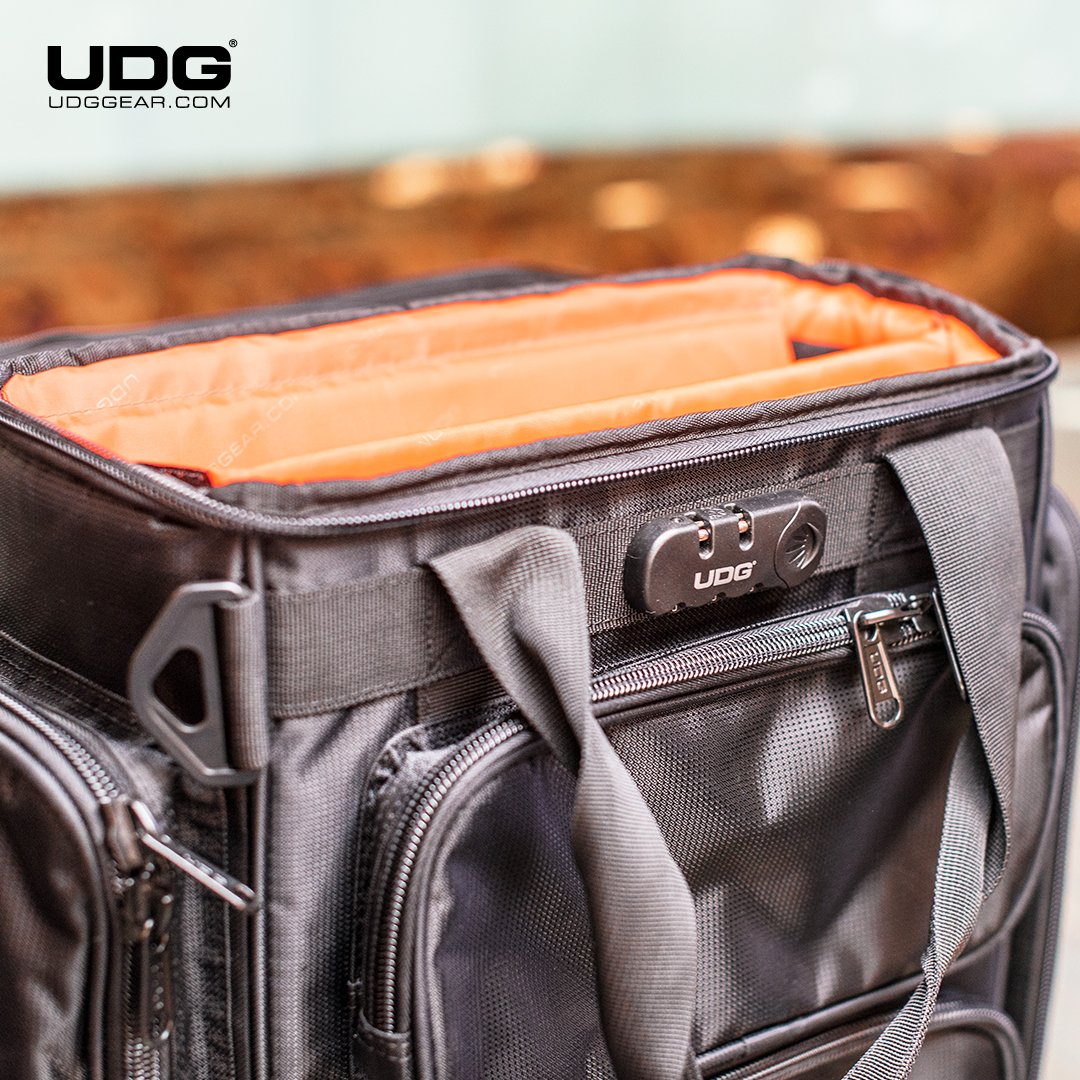 udggearcom's tweet photo. UDG Ultimate ProducerBag Small #UDG #UDGGEAR #Deejay #Producer #DJLIFE #UDGonTheRoad #DJonTour #PioneerDJ #NativeInstruments #DenonDJ #DigitalDJ #DIGICase #Serato #RekordBox https://t.co/0s0QVClzUY