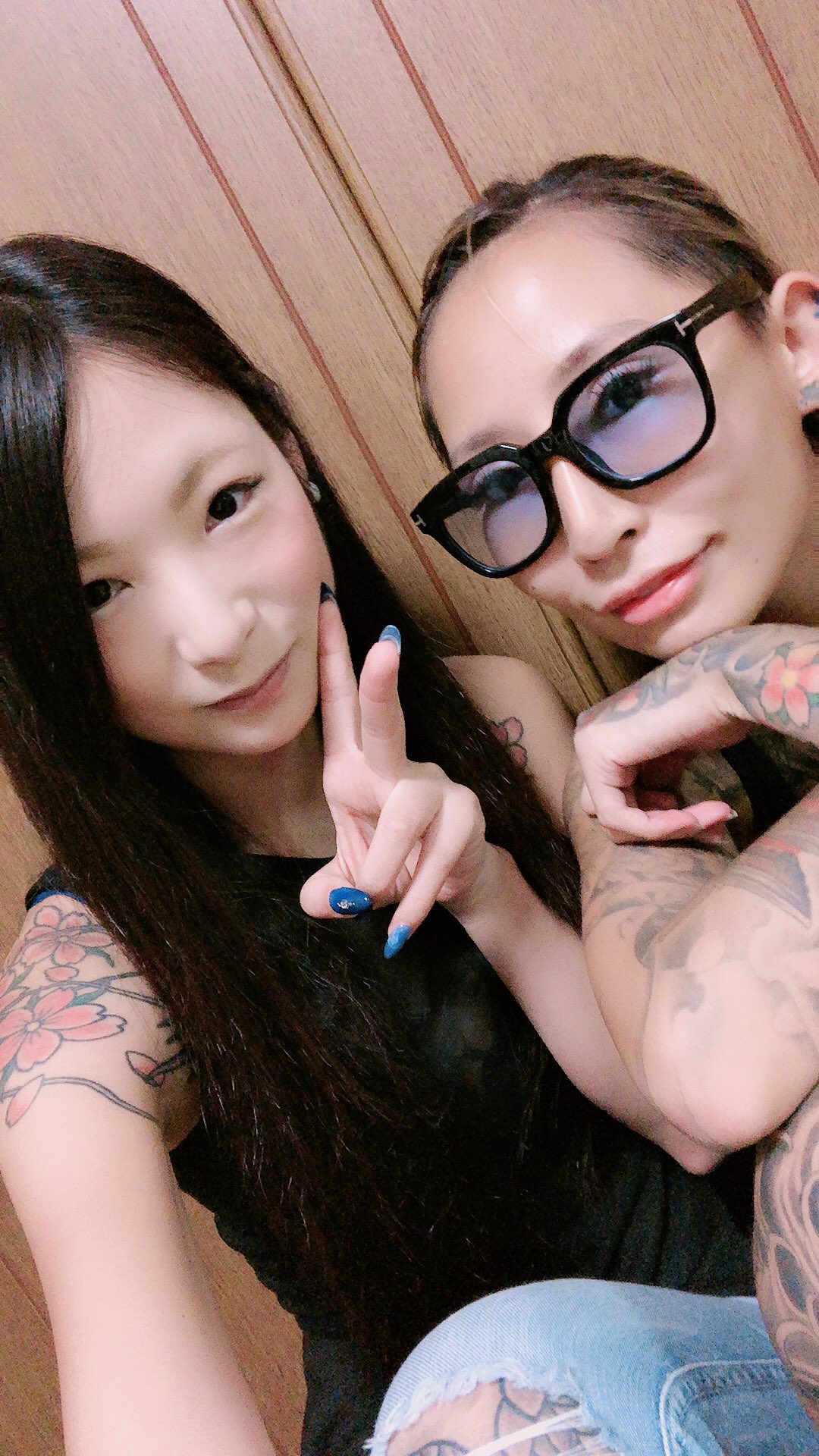 AV飯島くうが刺青  / X