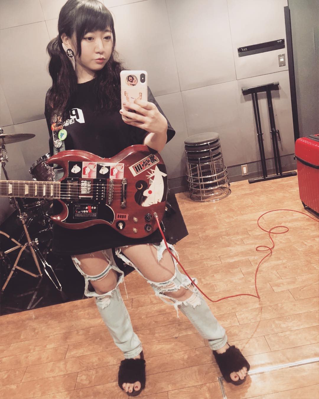 中川ホメオパシー ウォンビーロングヘアになった最近のちゃんまい ドチャクソに可愛い あとこれる何回も言ってるけど ちゃんまいはギター持ってる立ち姿が日本一カッコイイ女性ギタリストだと思う マジでここまで絵になる人 そうそういない T