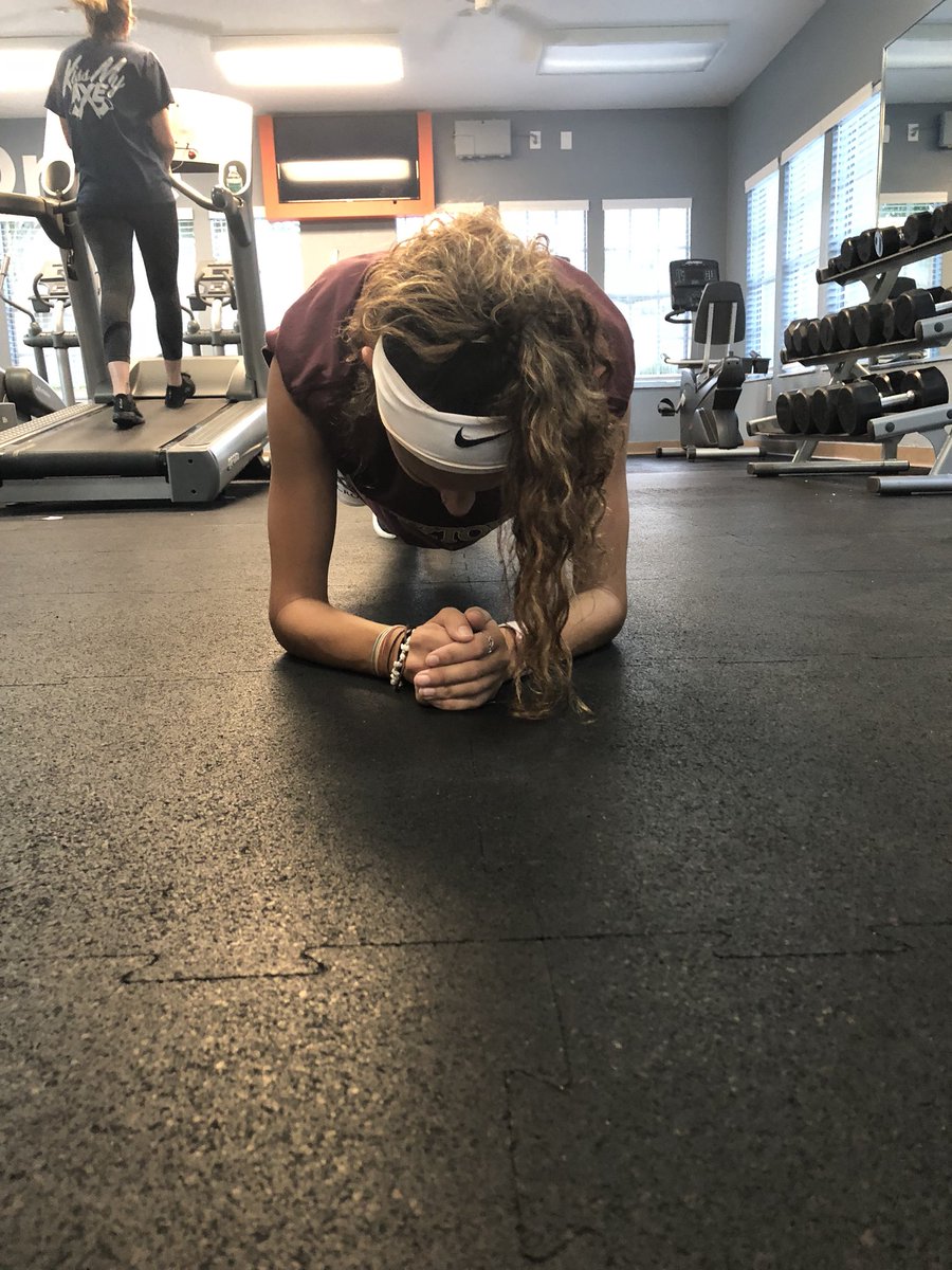 KUBearsWLAX's tweet photo. Hey guys Makayla here from the Disney College Program!!🏰✨This morning I woke up around sunrise & went on a 2 mile run throughout Orlando.. Then I finished off my workout with some abs & stick work!! Can’t wait to be back for season!!🐻 #KULAX #earlygrind https://t.co/2Xf145XdUu