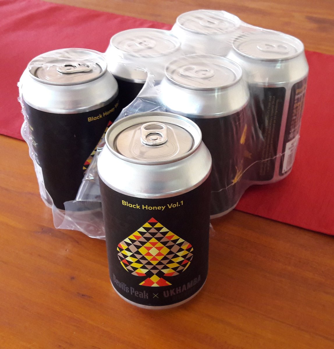DonovanButler's tweet photo. I can't wait to get stuck into this yummy Black Honey from @DevilsPeakBeer and @UkhambaBeerworx

#beer
#ilovebeer
#craftbeer
#beerme
#beerpic
#beerporn
#CraftBeerIsTops
#beerstagram
#ilovecraftbeer
#beergasm
#sacraftbeer
#idrinkcraft
#drinklocalbeer
#drinkcraftbeer
#hophead https://t.co/hae1dx7whO