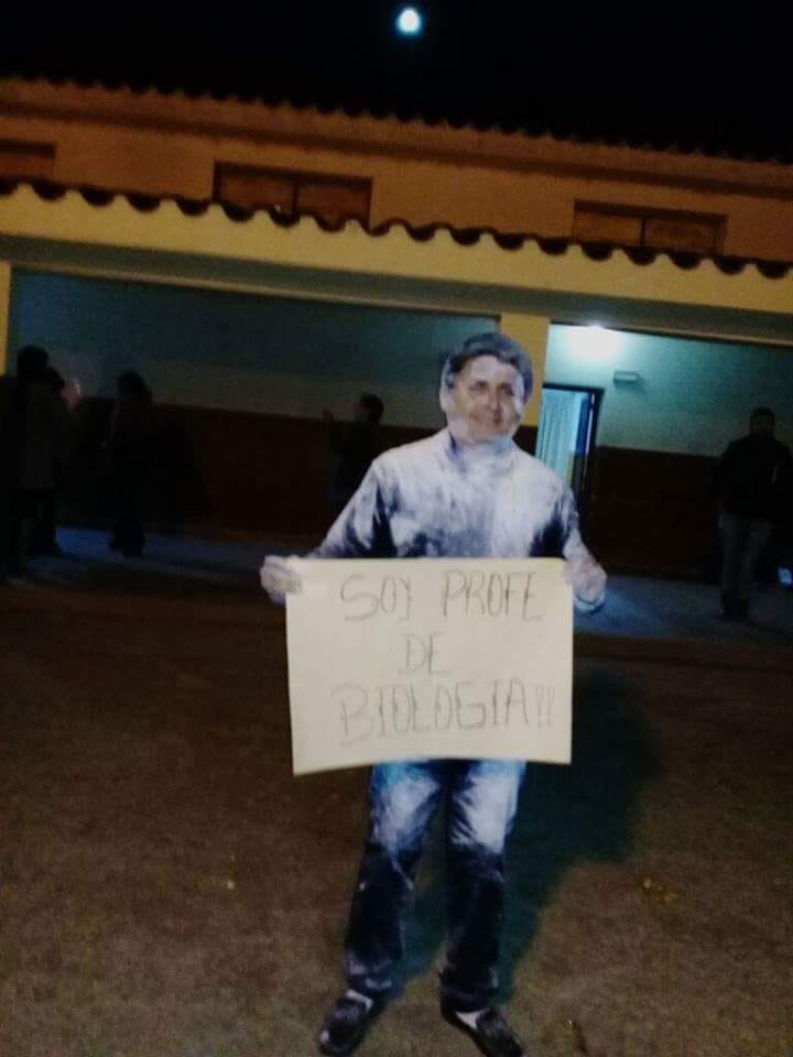 fguillesaavedra's tweet photo. Felicitaciones  Matorras Carlos Efraín!!  se recibió de Prof en Biologia en el Instituto Sup de Formación Docente N° 6008. De #ApolinarioSaravia  Beneficiario de #Becas del Ministerio de Educación . @aniberruezo  @UrtubeyJM https://t.co/8vED6BqRQM