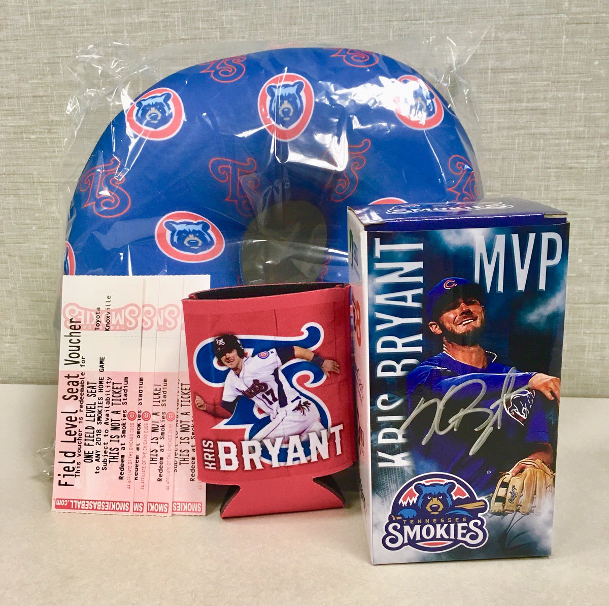 ToyotaKnoxville's tweet photo. Retweet this post and follow @ToyotaKnoxville for a chance to win this awesome @smokiesbaseball prize pack that includes a Kris Bryant autographed bobblehead box, a Kris Bryant koozie, a Smokies neck pillow, and four tickets to the September 2nd Fan Appreciation game! https://t.co/c9fQ5i3GPN