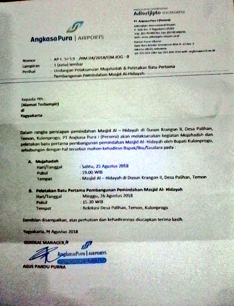 JDAgraria's tweet photo. Warga "Kranggon" diundang menyaksikan penggusuran Masjid Al Hidayah yang telah merangkap sebagai tempat mengungsi.
Sudah keliru nyebut nama dusun, acaranya asal dikasih judul, tujuannya satu: menggusur! https://t.co/ckSrJfGeUh