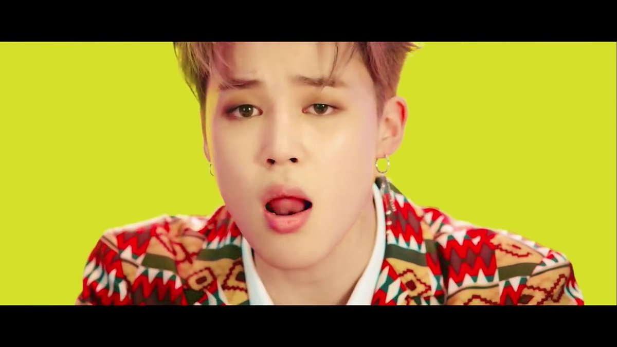 suellendcs's tweet photo. Vocal line is coming for you.
Get ready!
#IDOL
#TheAnswerIsHere
#KnowTheAnswer
@BTS_twt https://t.co/atvS9VFScB