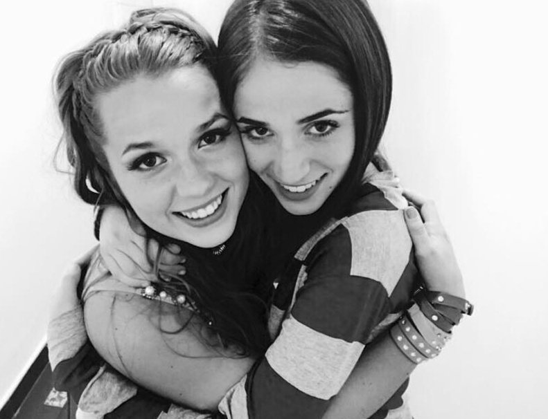 TIMIDANINA's tweet photo. Minha Bebê Colorada 🎂 Hoje você celebra seu dia e eu agradeço seu  nascimento ❤️ Você é a peça fundamental do meu dia e sem dúvida não existe pessoa que admire minhas zoeiras como voce 😍 Amo demais nossas big noitadas 👭 Obrigado existir ❤️ te  @COLORADAMEDINA https://t.co/h6HsaPOkMQ