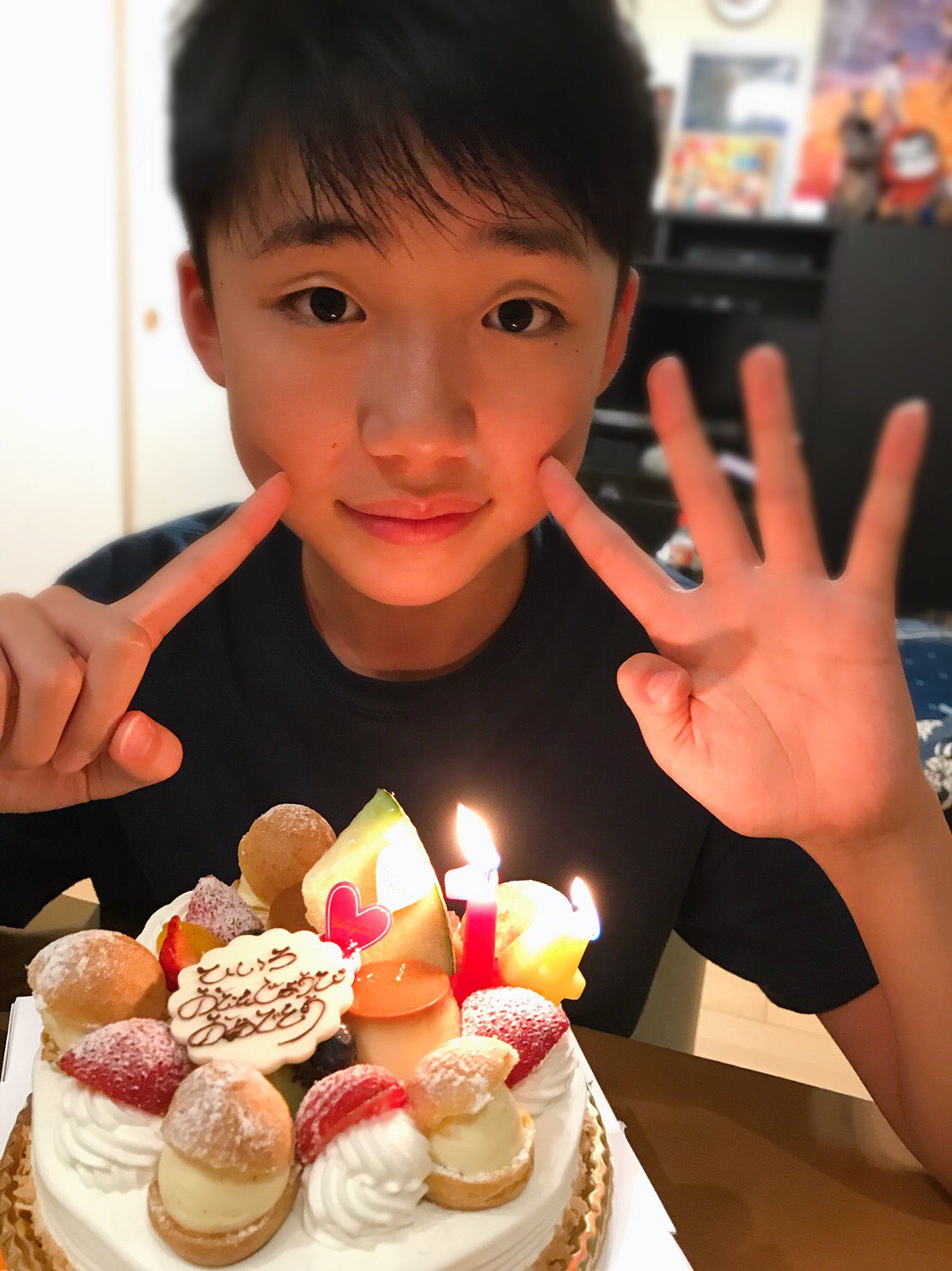 石橋 陽彩 今日は 僕の14歳の誕生日です W なんかすっごく早い1年でした 笑 たくさんのリプライや メッセージ お手紙やプレゼントなど沢山ありがとうございましたっ これからも応援よろしくお願いしますっ 14歳 誕生日
