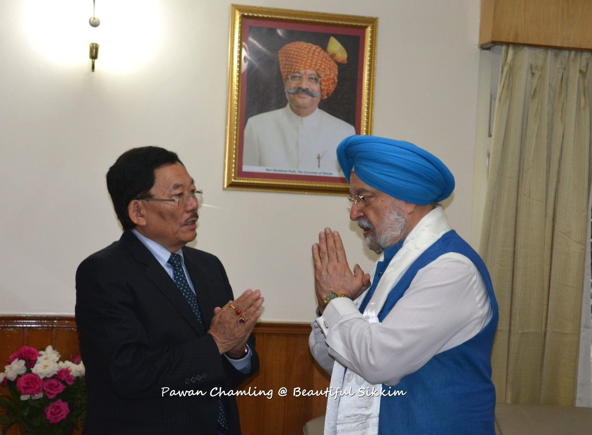 pawanchamling5's tweet photo. Met Shri @HardeepSPuri Hon’ble Minister of State (IC), Ministry of Housing &amp; Urban Affairs, GoI at Mintokgang this evening. https://t.co/bZDoZ7y5Jj