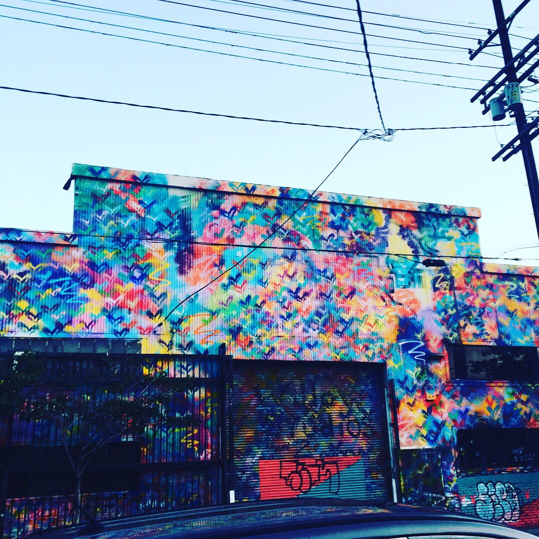 andrea_gente's tweet photo. A painted building in #dtla #colors #brightcolors #fridayfeels #fridaylove #goodvibes #painted #willowstudios https://t.co/1bzru2XG8h