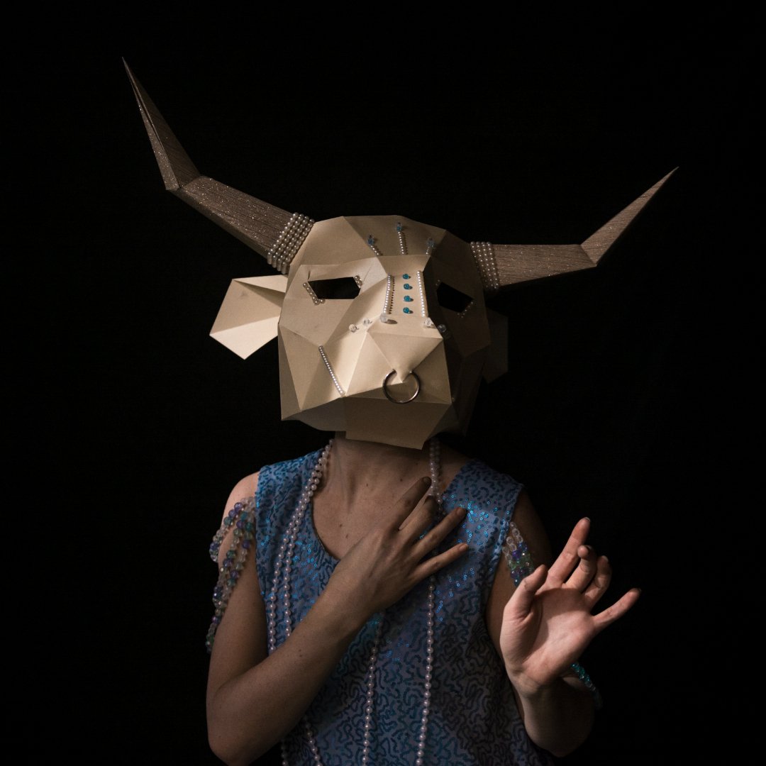 Wintercroft's tweet photo. Another amazing shot from the upcoming audio-visual by @marginalfactory
#Wintercroft #ShortFilm #Deity #Abyss #LowPoly #Papercraft #Art #Cosplay #MascarasPoligonales #PaperArtMagazine #MascarasGeometricas #MascarasPapercraft #VectorMask #Topeng #Mаска https://t.co/O3uTkJOHZJ