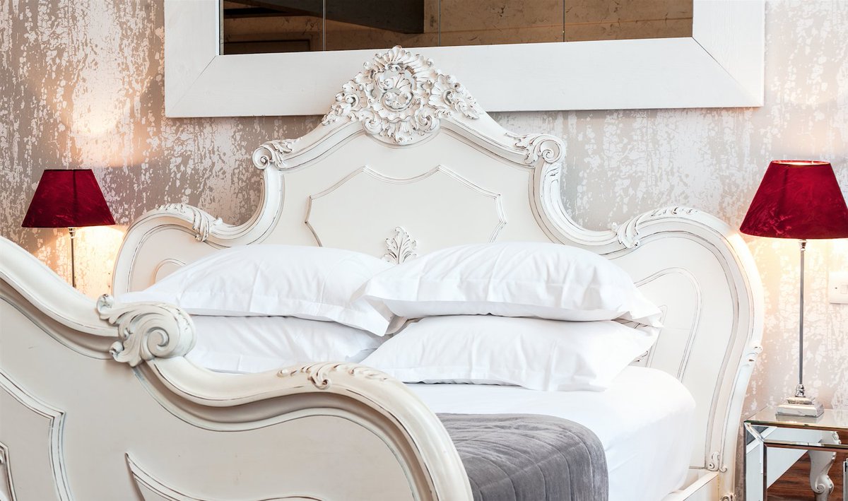 GreatJohnStreet's tweet photo. Bathe. Breakfast. Bubbles. Repeat. Make it a blissful bank holiday with our Champagne BB rate. The weekend starts here: https://t.co/NE5V22XxiE #Manchester #TheEclecticWay https://t.co/32eeam5mOg